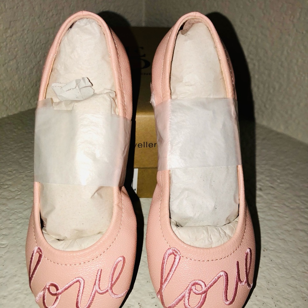 Ellen Degeneres Pink 'Love' Embroidered Kids Ballet Flats - Picture 3 of 11